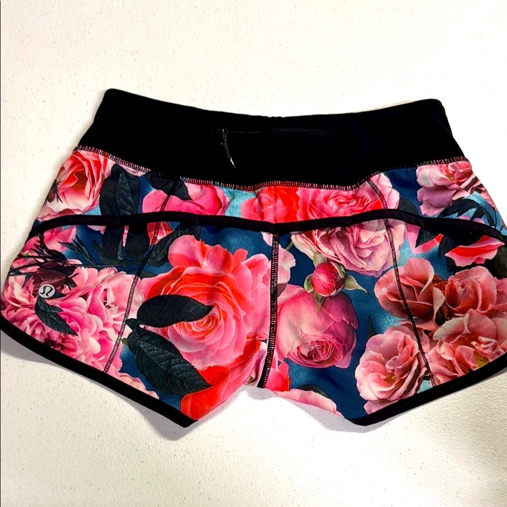 lululemon Soeed Up Shorts Size 2 Floral Multi Black and Pink - Rare